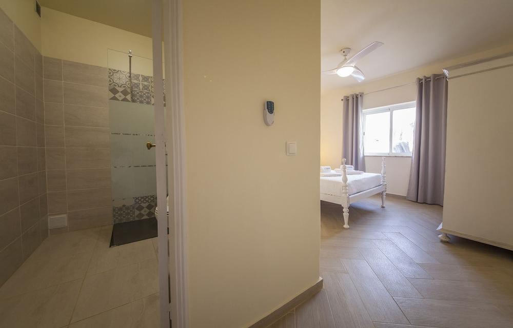 C10 - Lagos Center Apartment