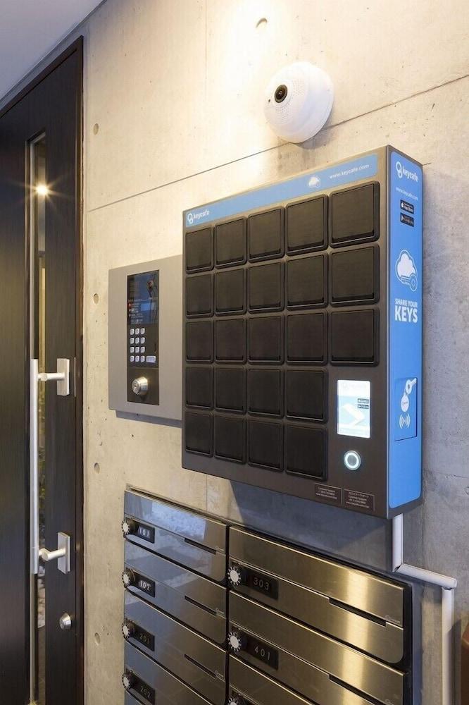 B2  Maison Philippe Shitaya 202