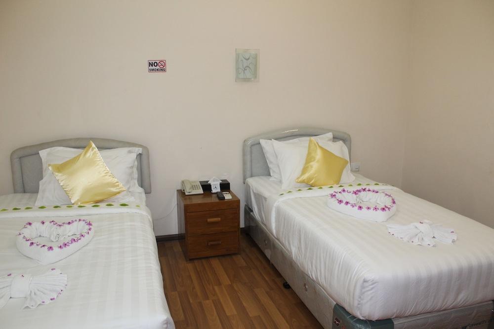 Law Ka Thit Sar Hotel - Hostel