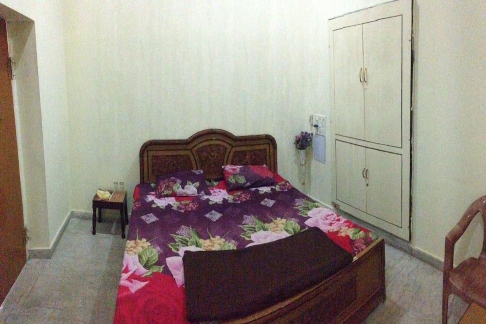 Hotel Radhika Palace