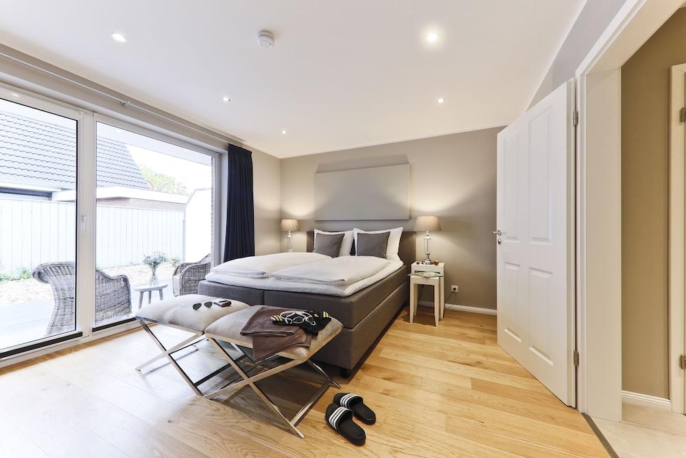 Astra Maris Apartments