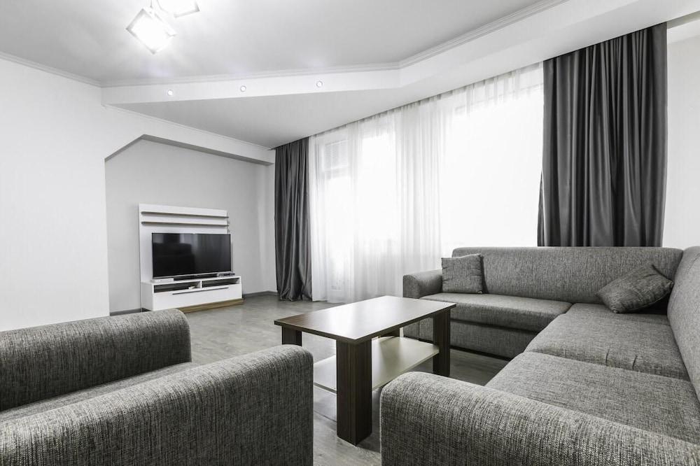 Apartment on Chikobava str.