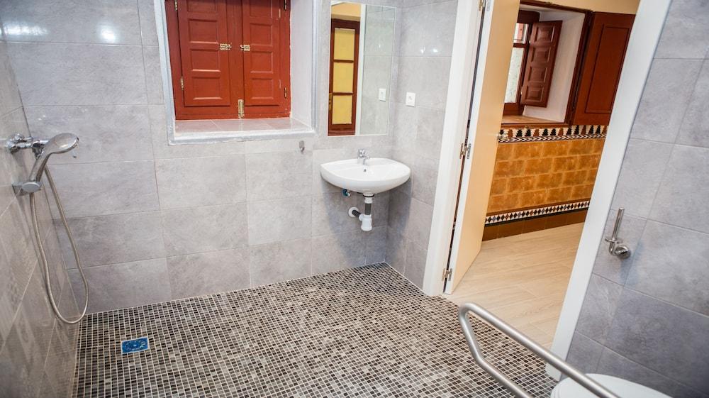 Vivian's Guest House Auto Check-in