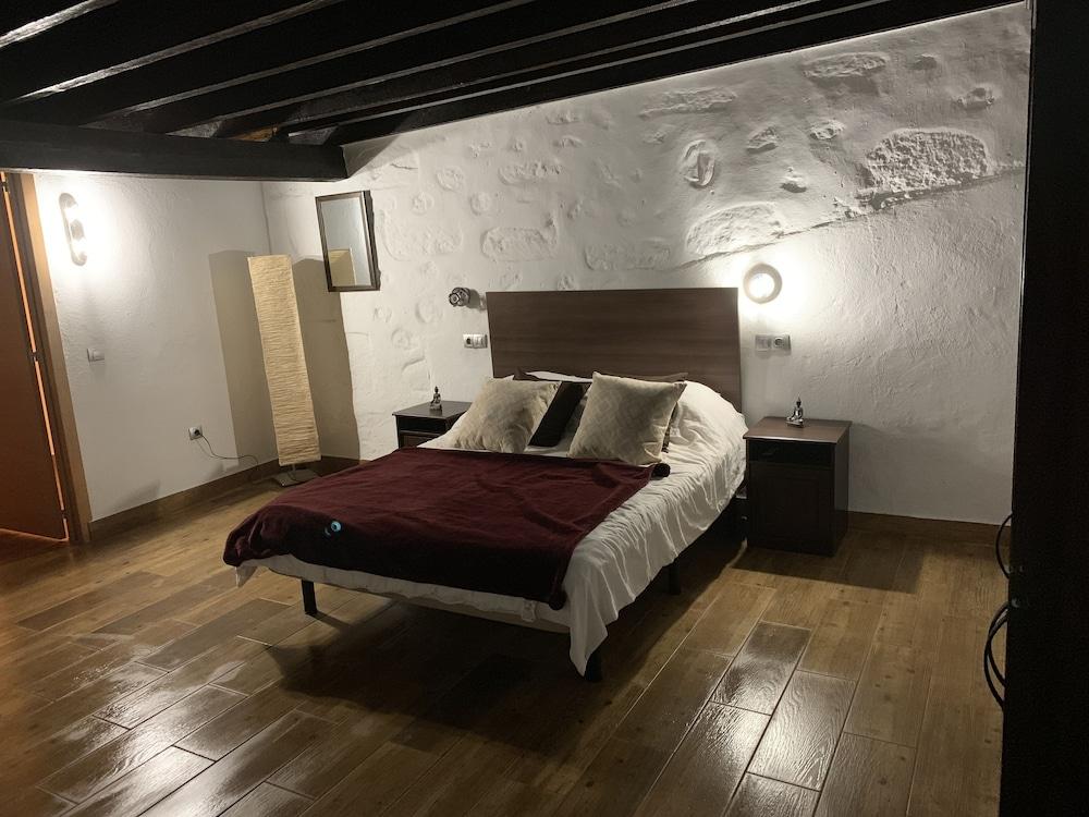 Valtisya House Pool & Airport