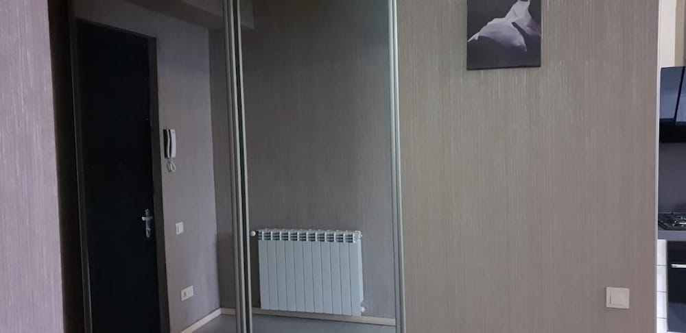 Apartment on Kandelaki Str.