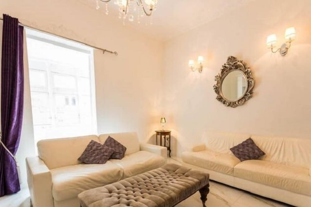 Vallettastay Golden Seed