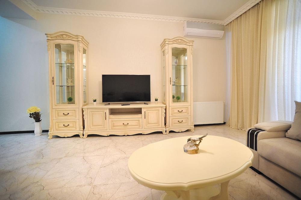 Apartment on Kostava str.