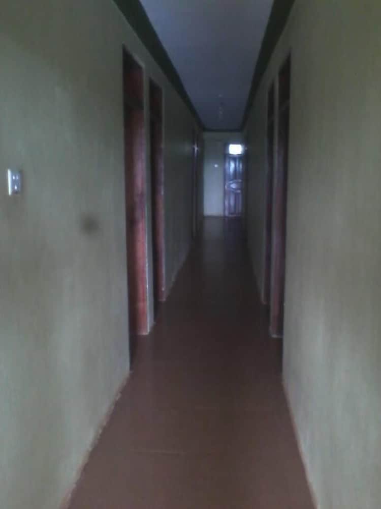 Georgies Harvest Motel