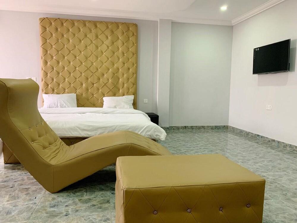 GrandBay Luxury Hotel