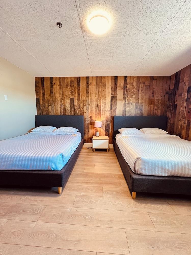 Camrose LeChateau Hotel