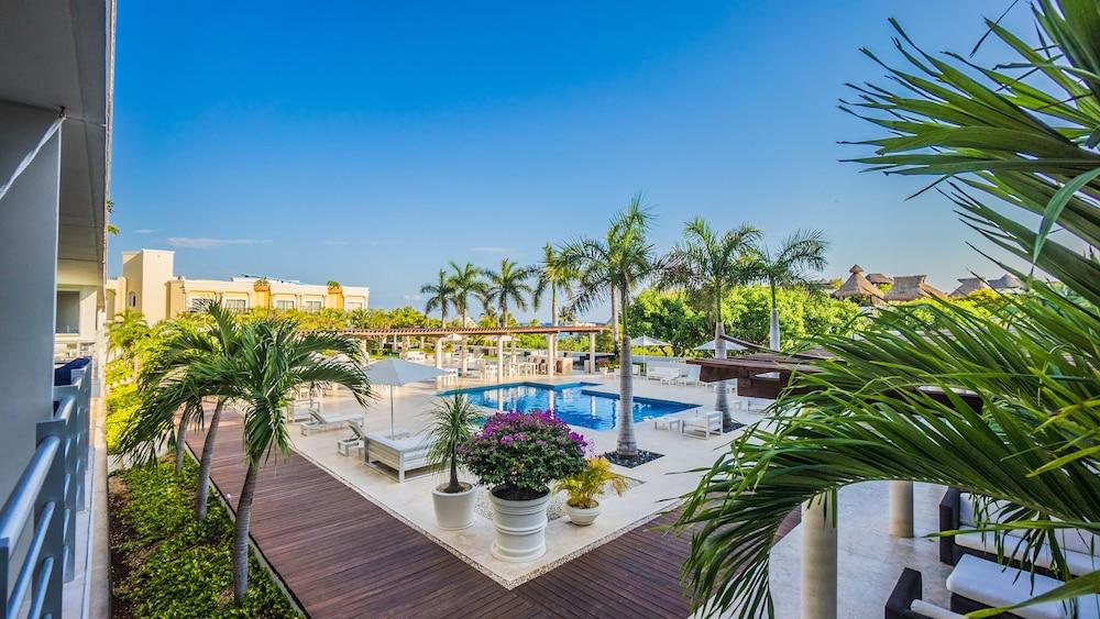 Luxury Condos at Magia