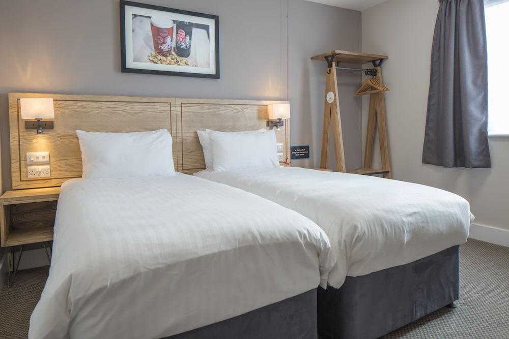 Paisley Pear, Brackley by Marston's Inns