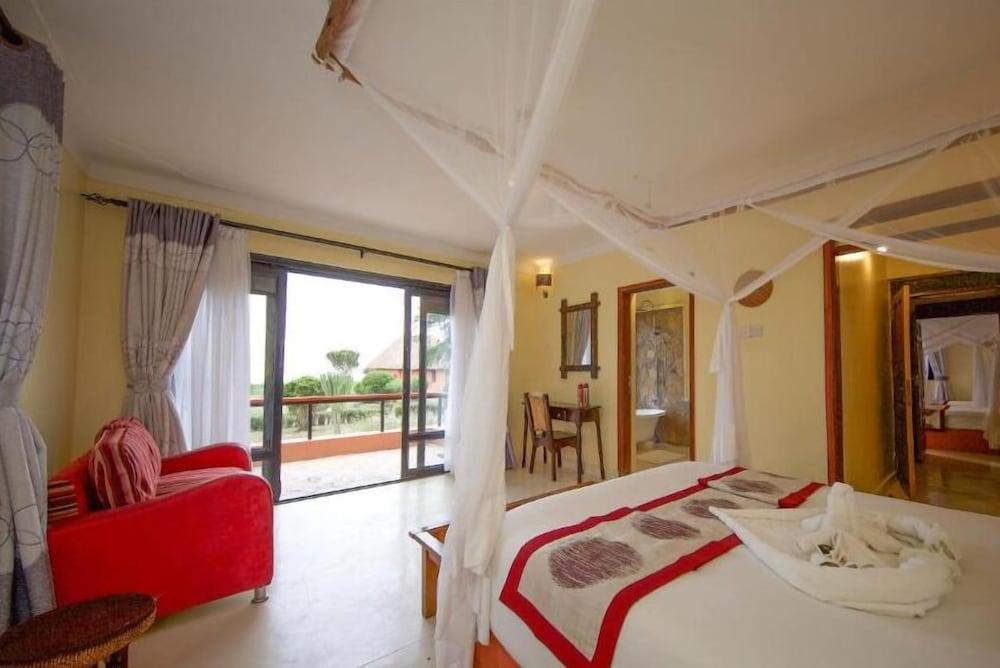 Ihamba Lakeside Safari Lodge