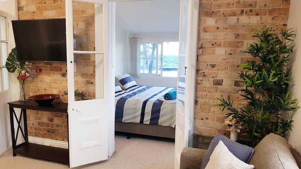 Coachhouse on the Beach