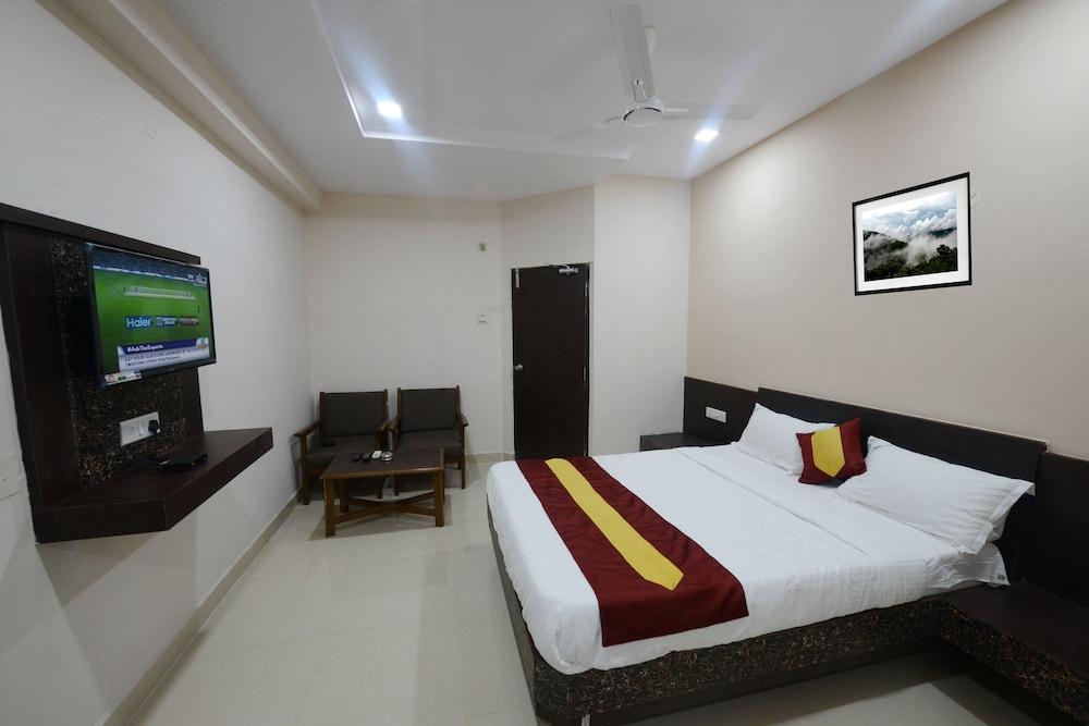 Hotel Dwaraka Inn