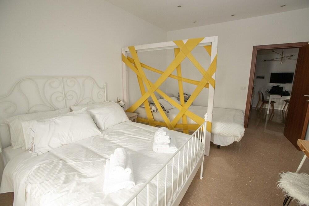 Abstract Apartment M84