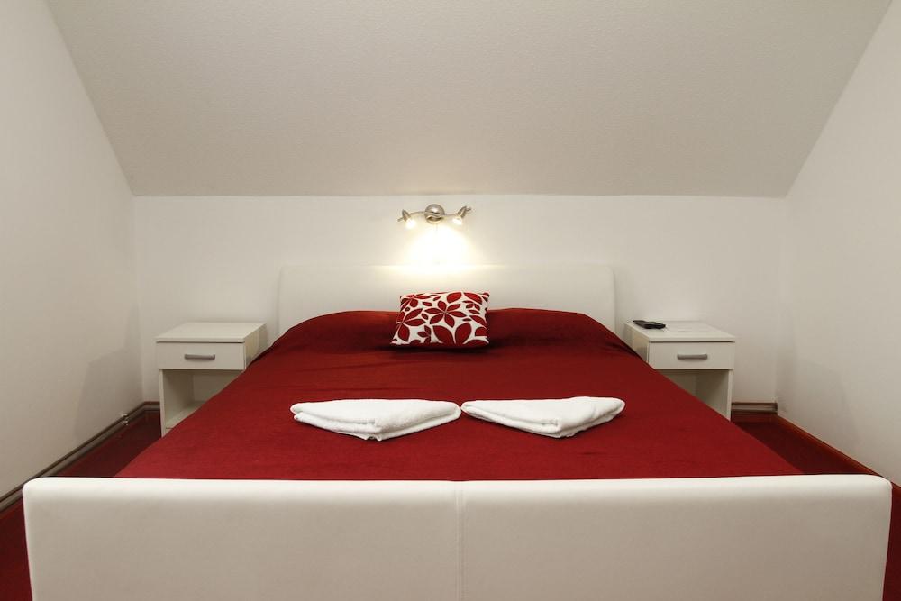 Apartments and Rooms Krizmanic