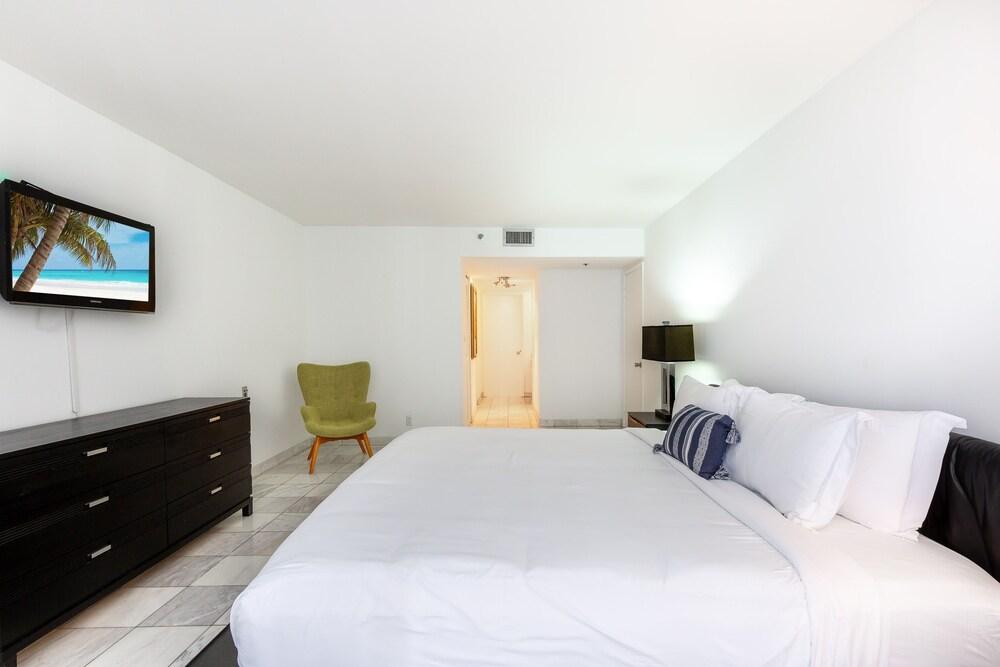 3 Bedroom Condo With Stunning Balcony View