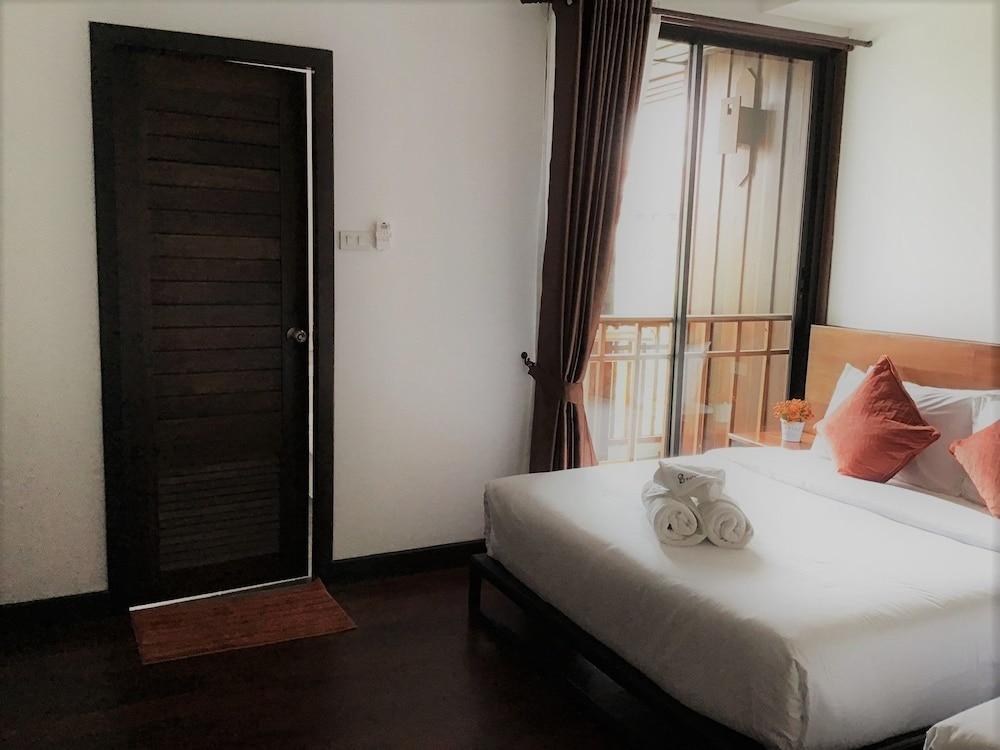 The Eight Ratvithi House