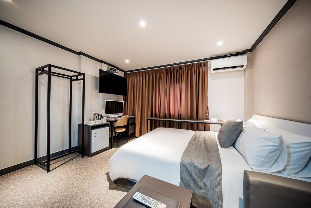 PATIO Hotel & Monster Village