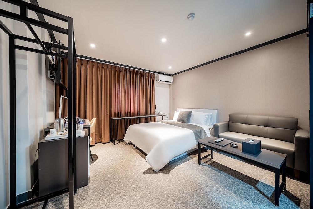 PATIO Hotel & Monster Village