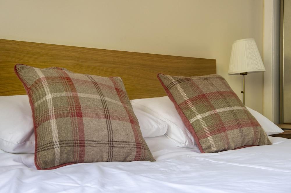 Grassmarket Apartment with Castle View