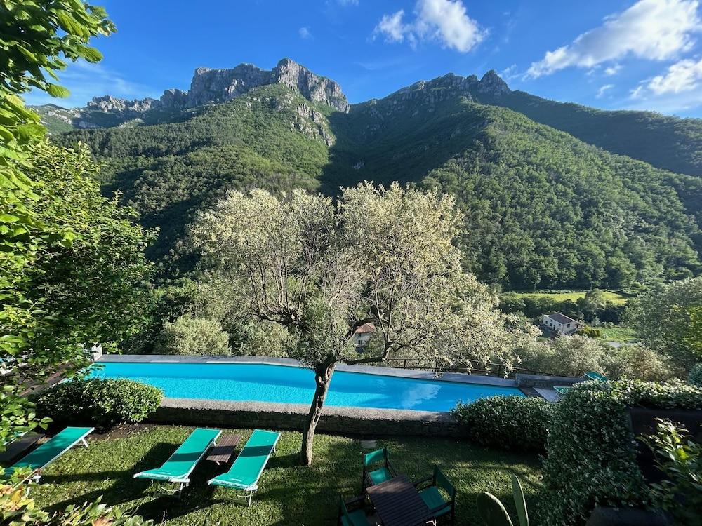 Castelletto With Mountain View