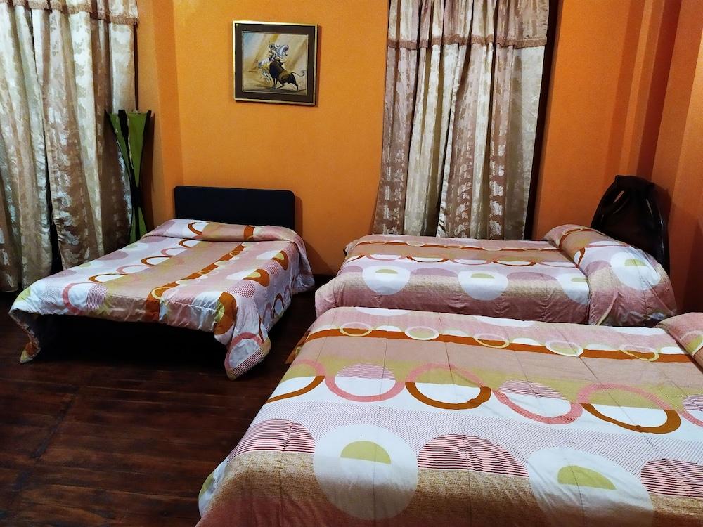 Hostal Latitud Ecuem