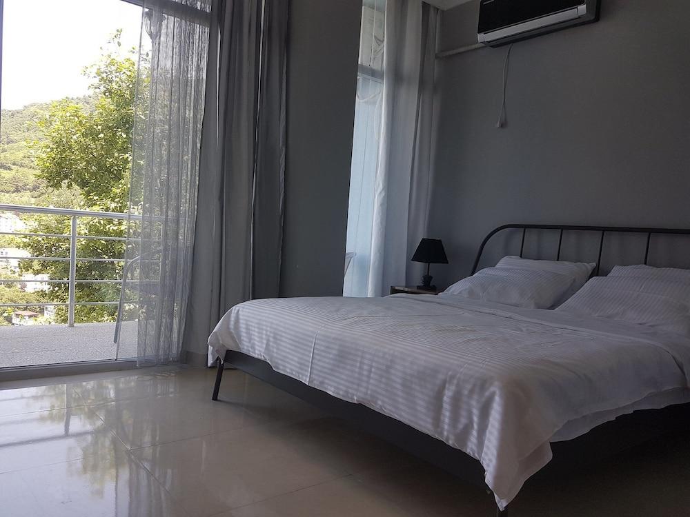 Calypso Kvariati Inn