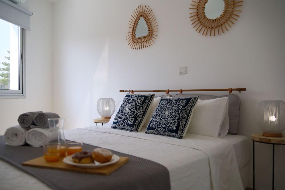 Phaedrus Living: Seaside Luxury Flat Lighthouse 68