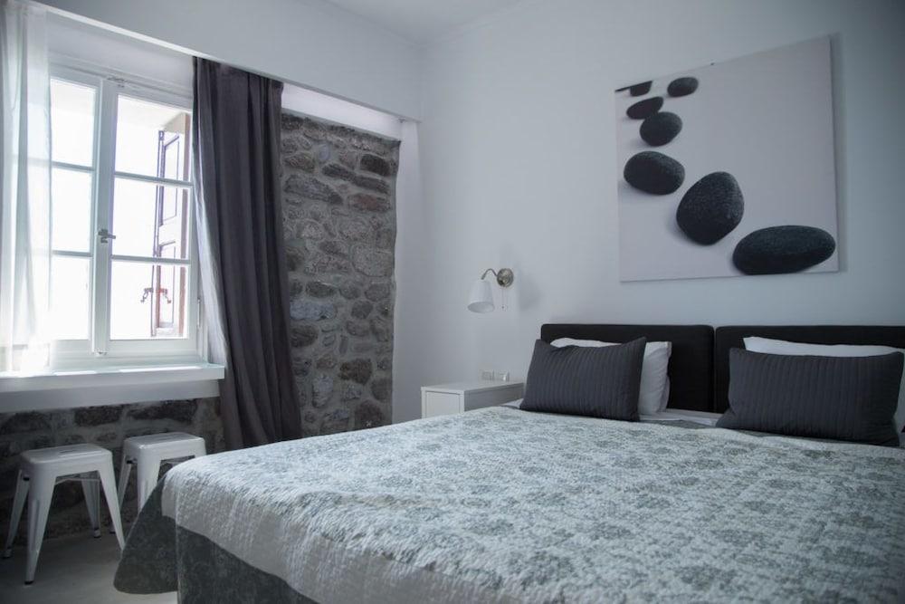 Olive Press Hotel & Apartments