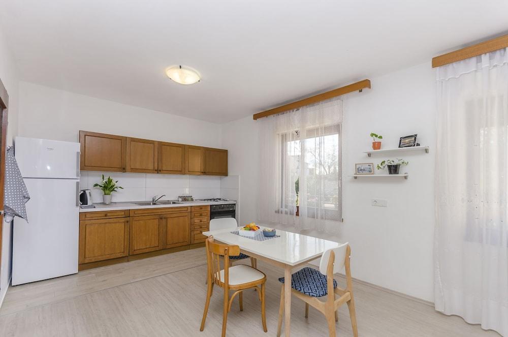 Apartments and Rooms Antee