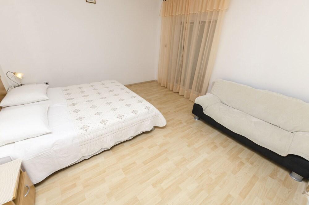 Apartments and Room Janja