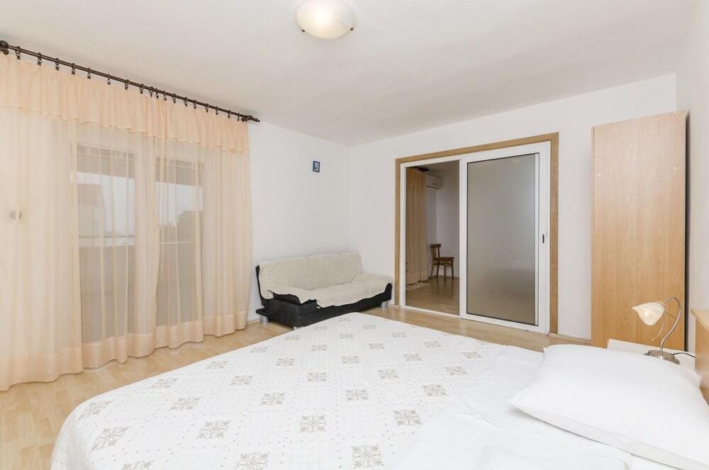 Apartments and Room Janja