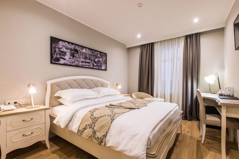 Boutique Hotel Khokhobi