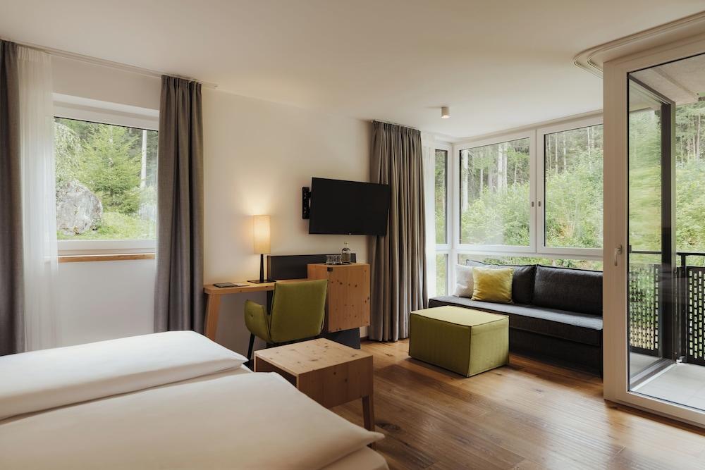 Waldrast - Forestside Living