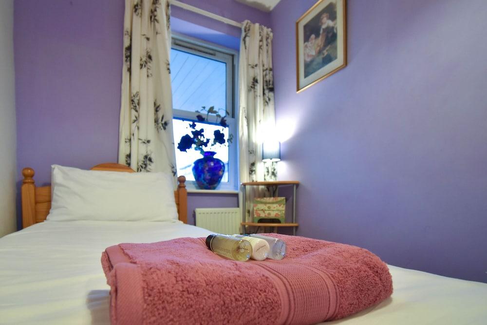 Large 3 Bed Sleep 6 Central MK