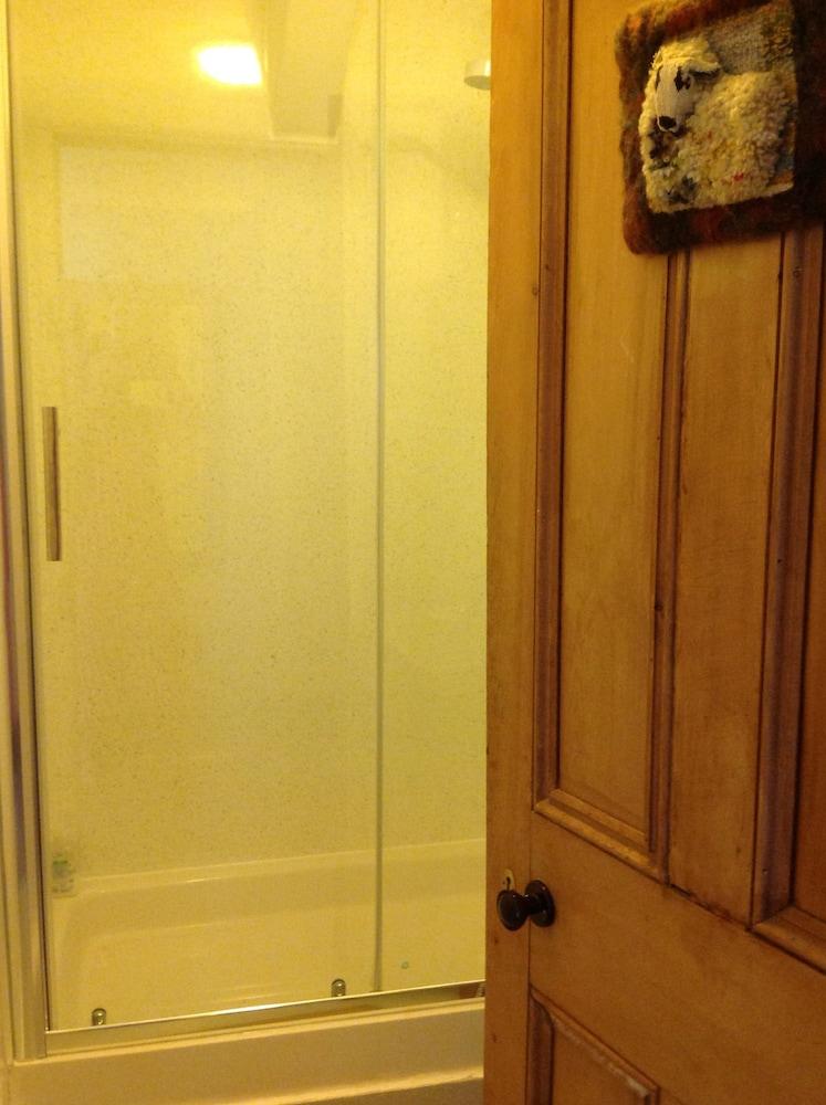 Trehane Farmhouse Bed and Breakfast, Working Farm