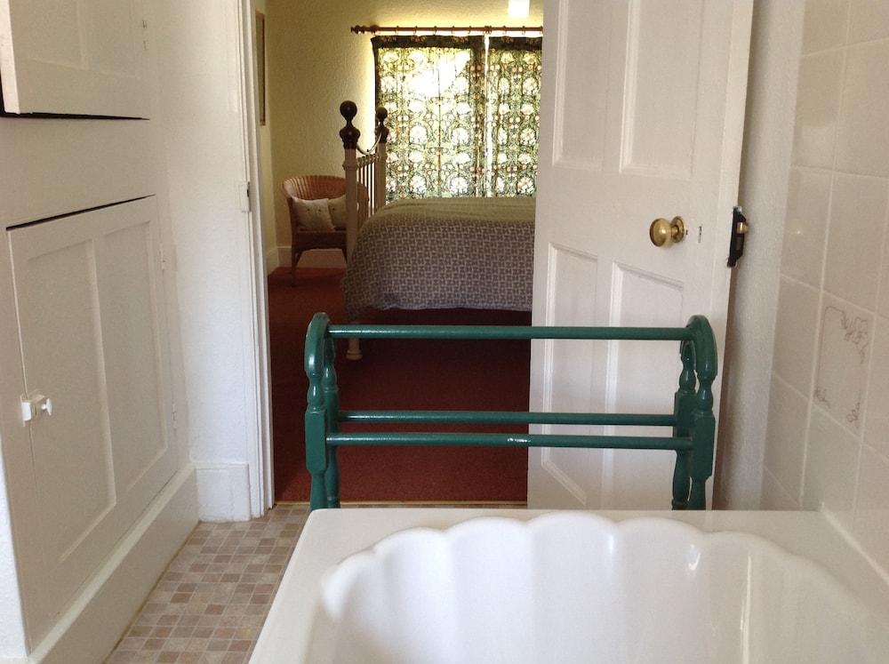 Trehane Farmhouse Bed and Breakfast, Working Farm