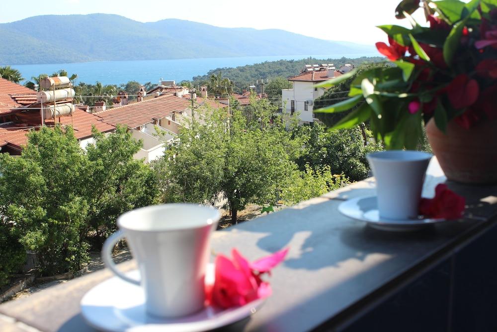 Moonhouse Apartments