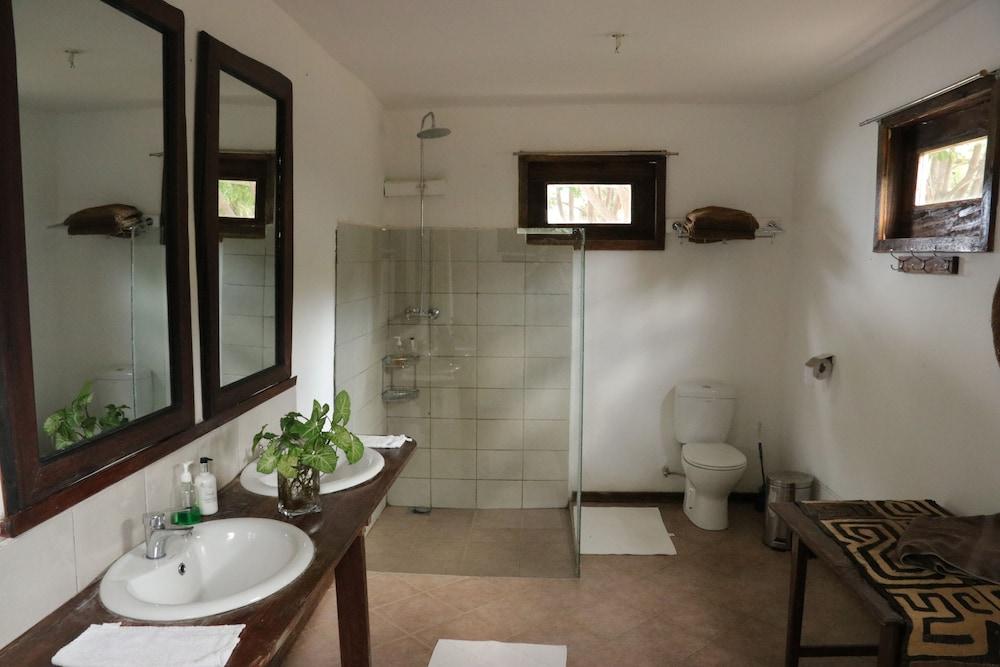 Papa's Cafe and Bungalows