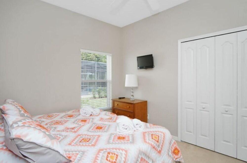 4 BR 3BA Pool Home in West Haven