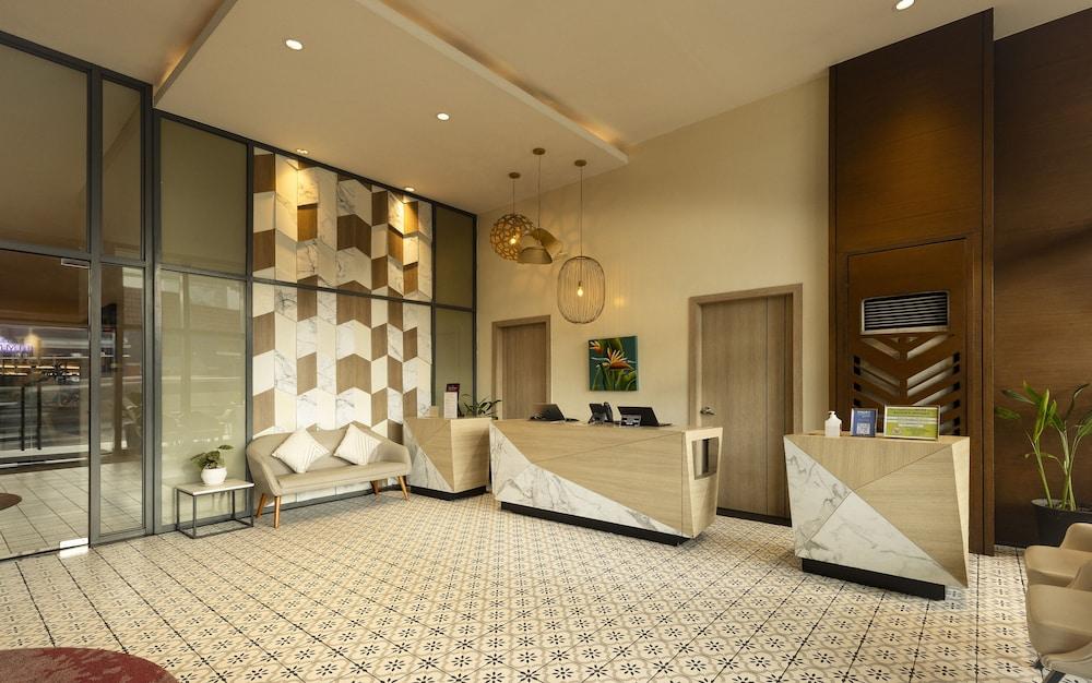 Summit Hotel Greenhills