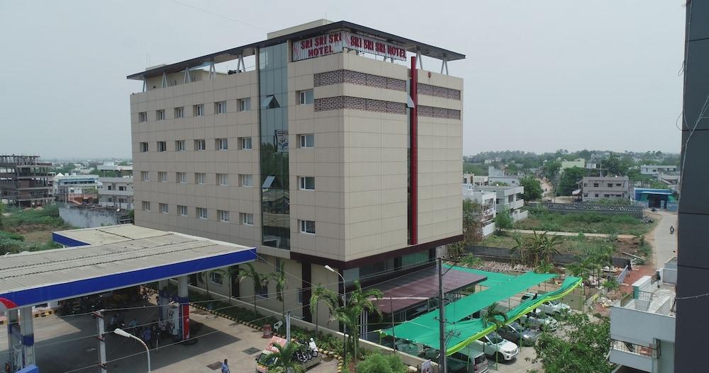 Sri Sri Sri Hotel