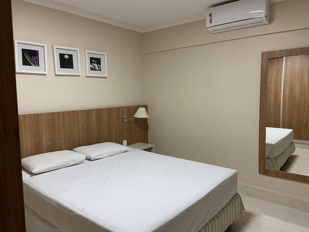 Di Roma Piazza Via Caldas