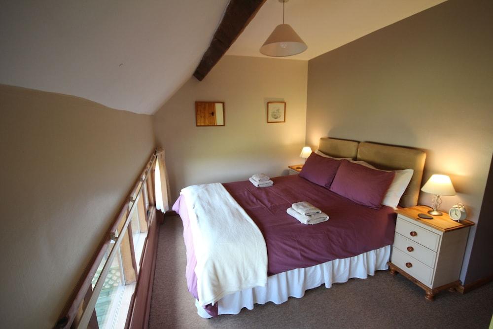 Whitley Elm Cottages