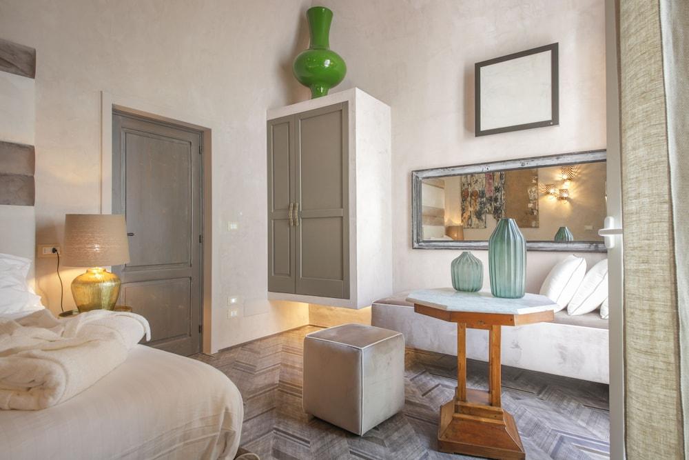 Al Console Luxury Suite