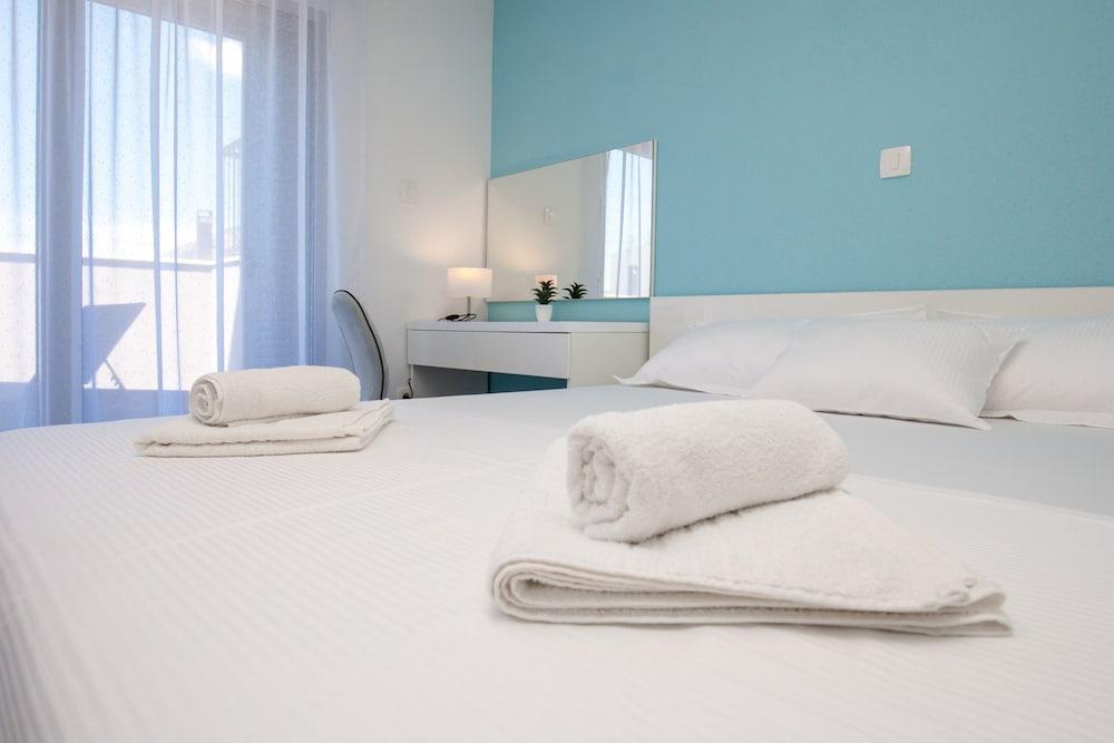 Apartments Dva Galeba