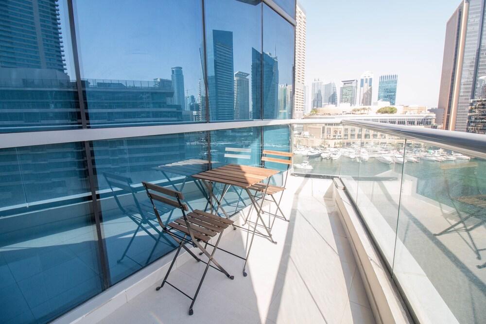 One Perfect Stay- Studio at Bay Central