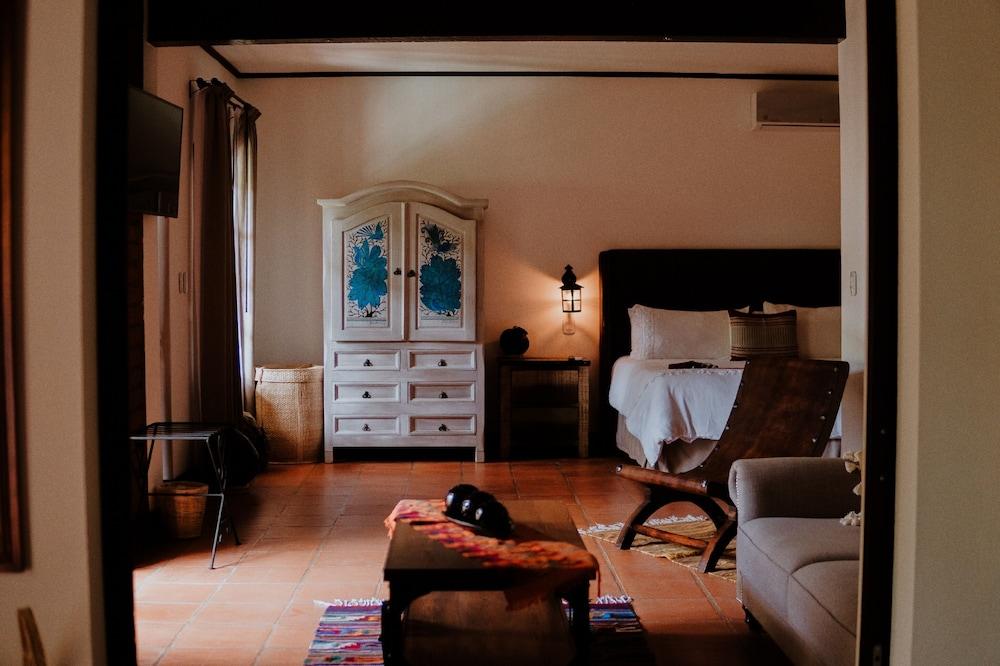 Casa de Adobe Gallery & Luxury Boutique